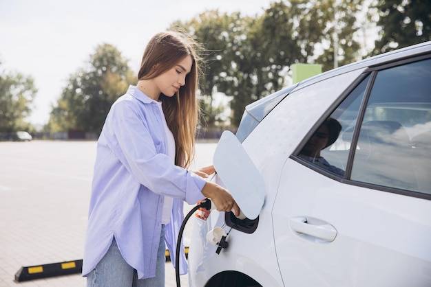 Gdzie ładować samochody elektryczne za darmo w twoim mieście?