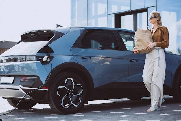 Jak prowadzi się volkswagen id 4 pure performance jako samochód elektryczny?