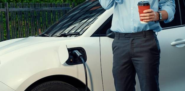 Od czego zależy cena samochodu elektrycznego Tesla?