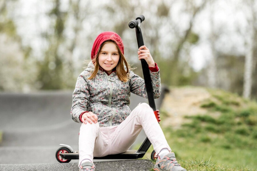 Jaka hulajnoga dla 12 latka sprawdzi się na codzienne dojazdy do szkoły?