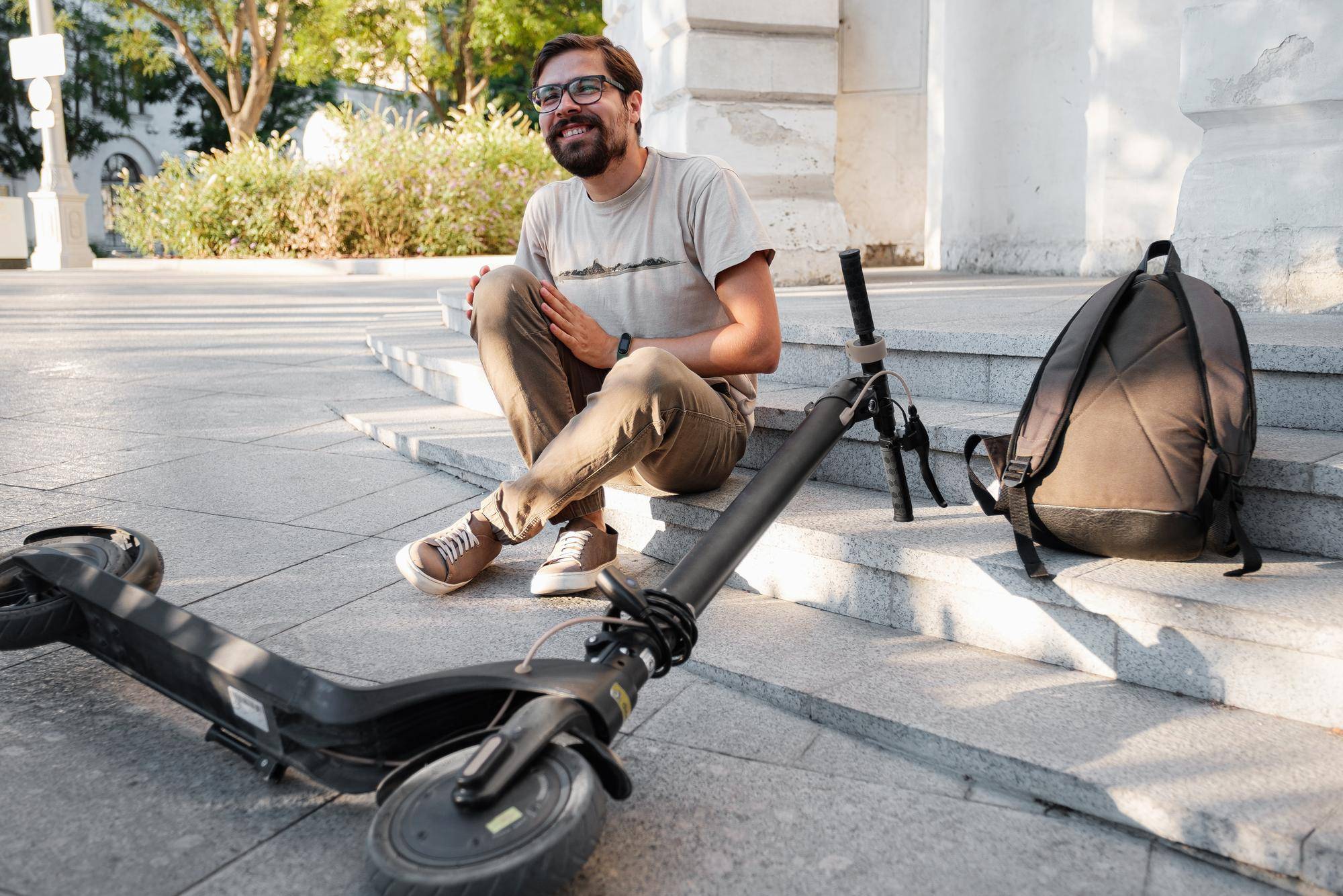 Jak uruchomić hulajnogę elektryczną podczas pierwszej jazdy?