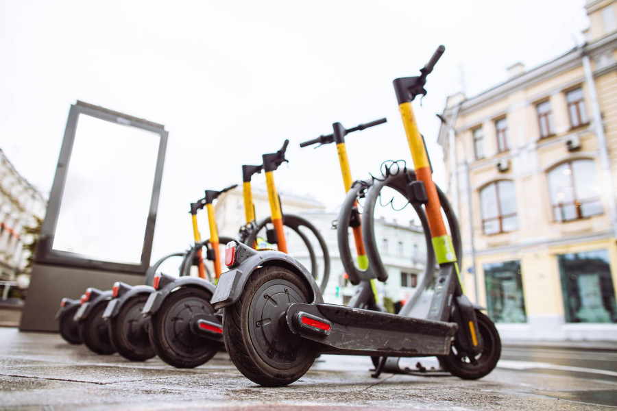 Po ile są hulajnogi elektryczne w sklepach i na rynku wtórnym?